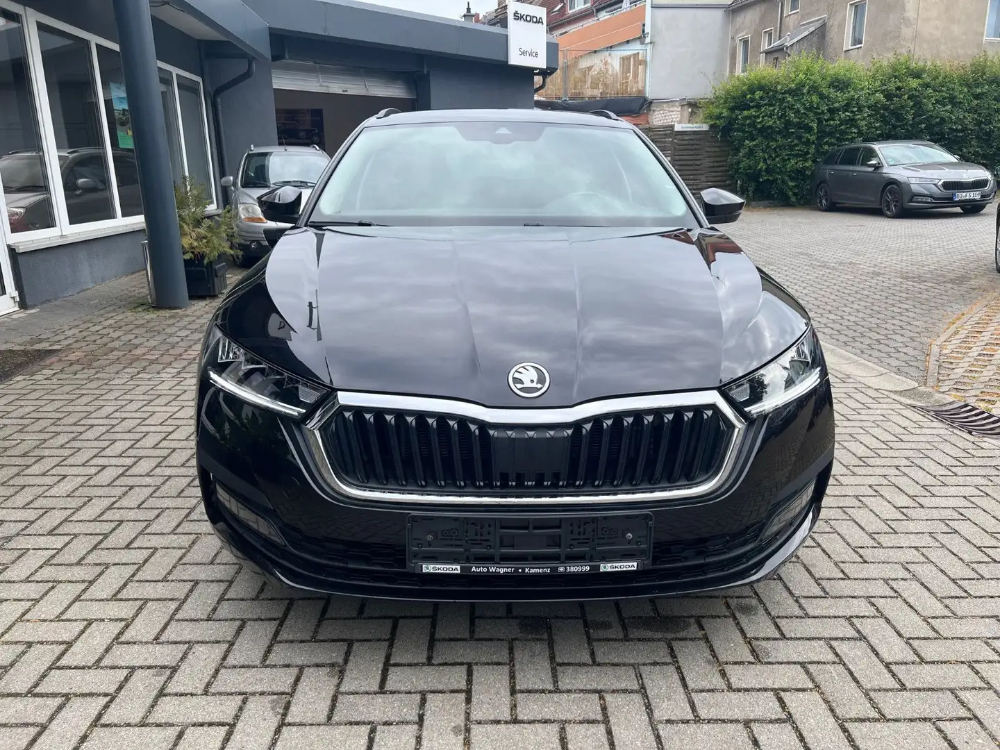 Skoda Octavia Combi Ambition 1.5TSI*SH DAB TEL EPH AP Schwarz - 2