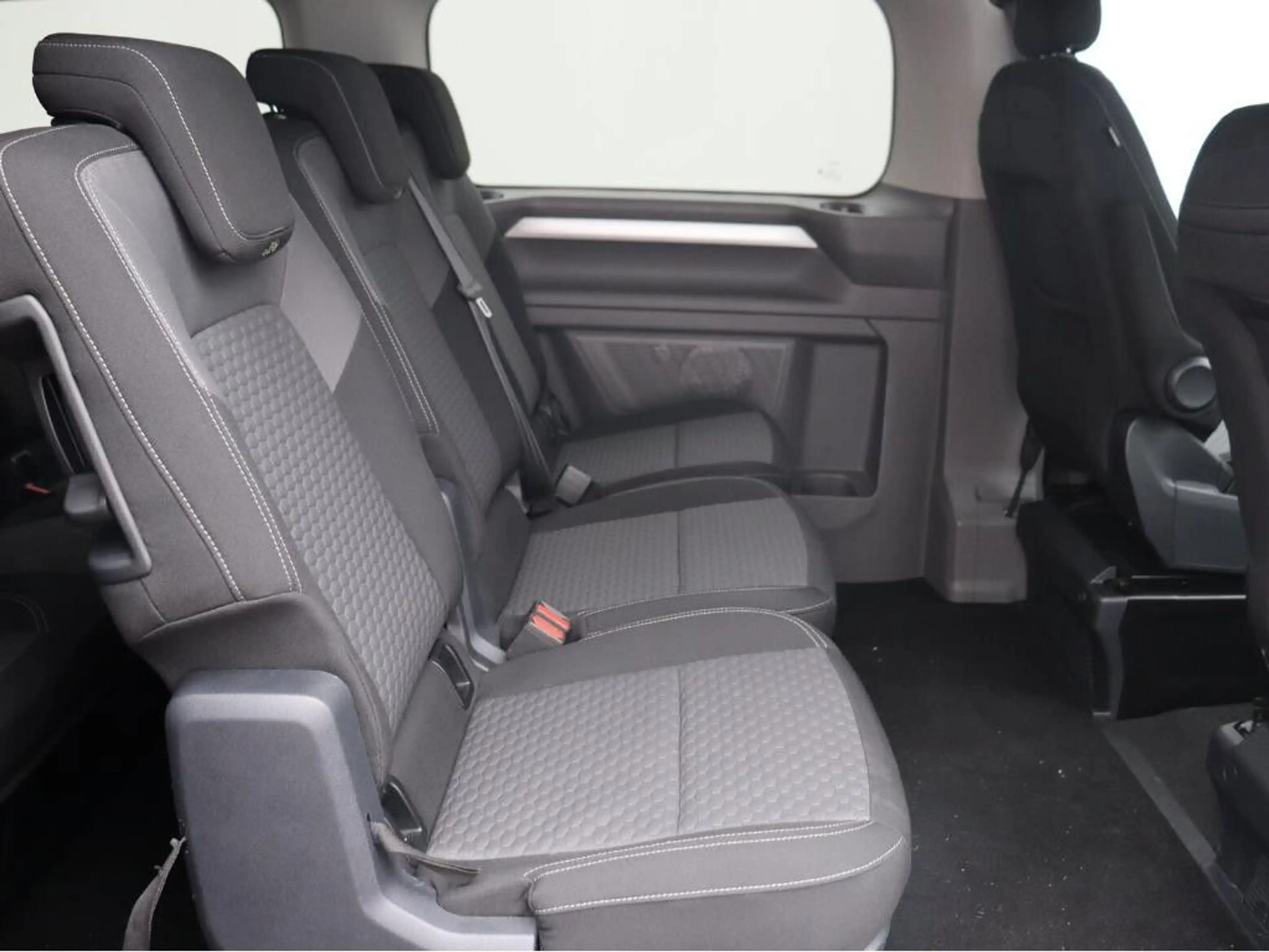 Volkswagen T7 Caravelle 2.0 TDI 110 kW Life KR — photo 8