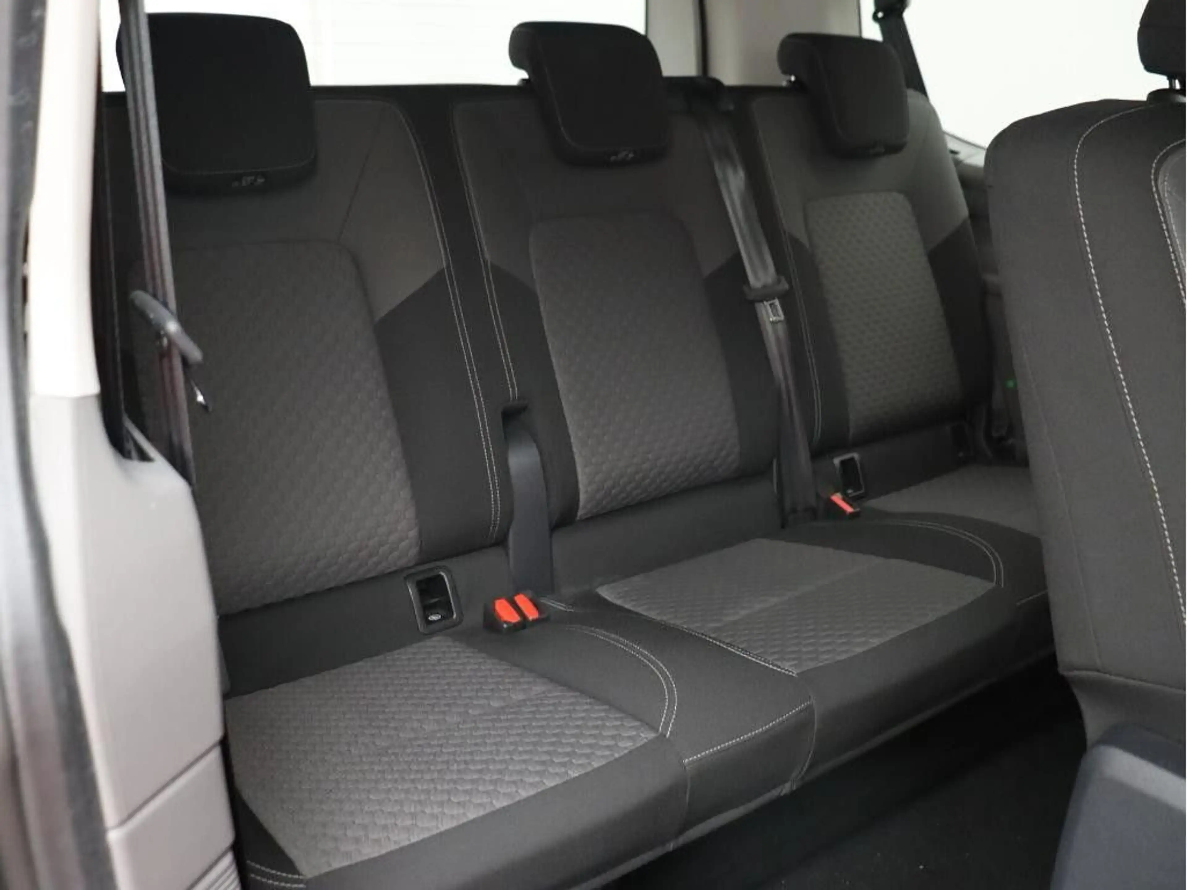 Volkswagen T7 Caravelle 2.0 TDI 110 kW Life KR — photo 9