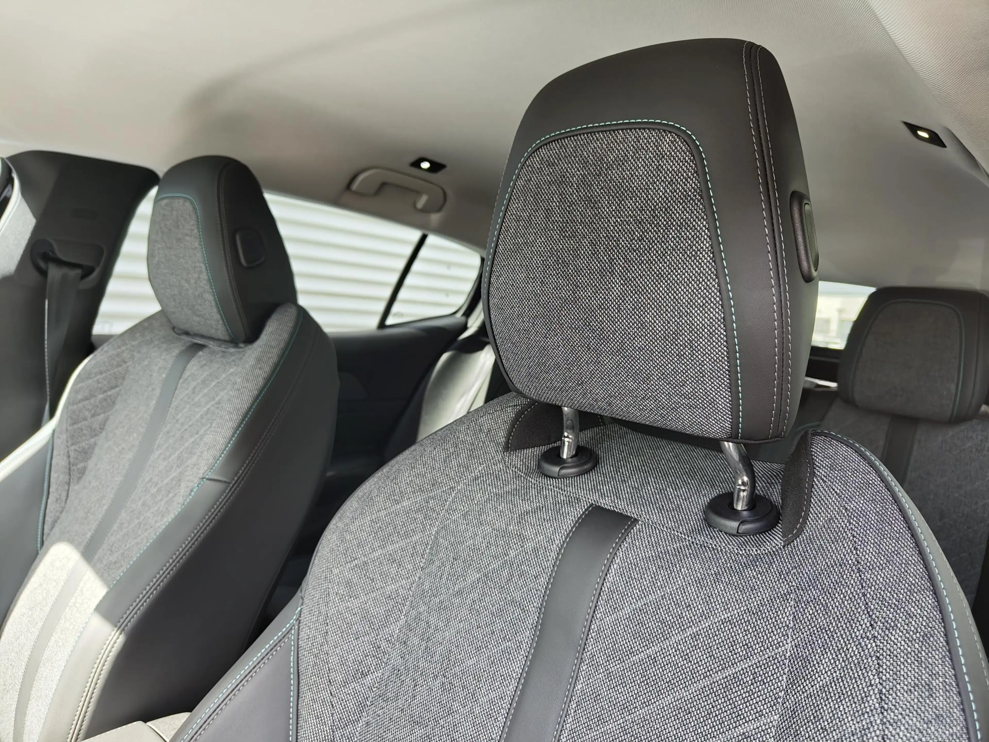 Peugeot 408 Allure Pack 1.2 Turbo 130pk EAT8 | NAVI | 360° CAM — photo 13
