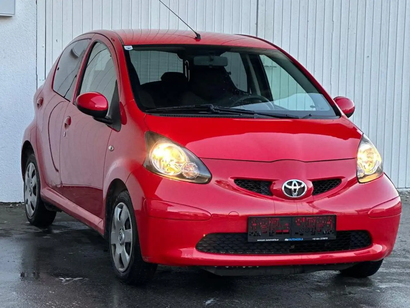 Toyota Aygo Basis Rojo - 1