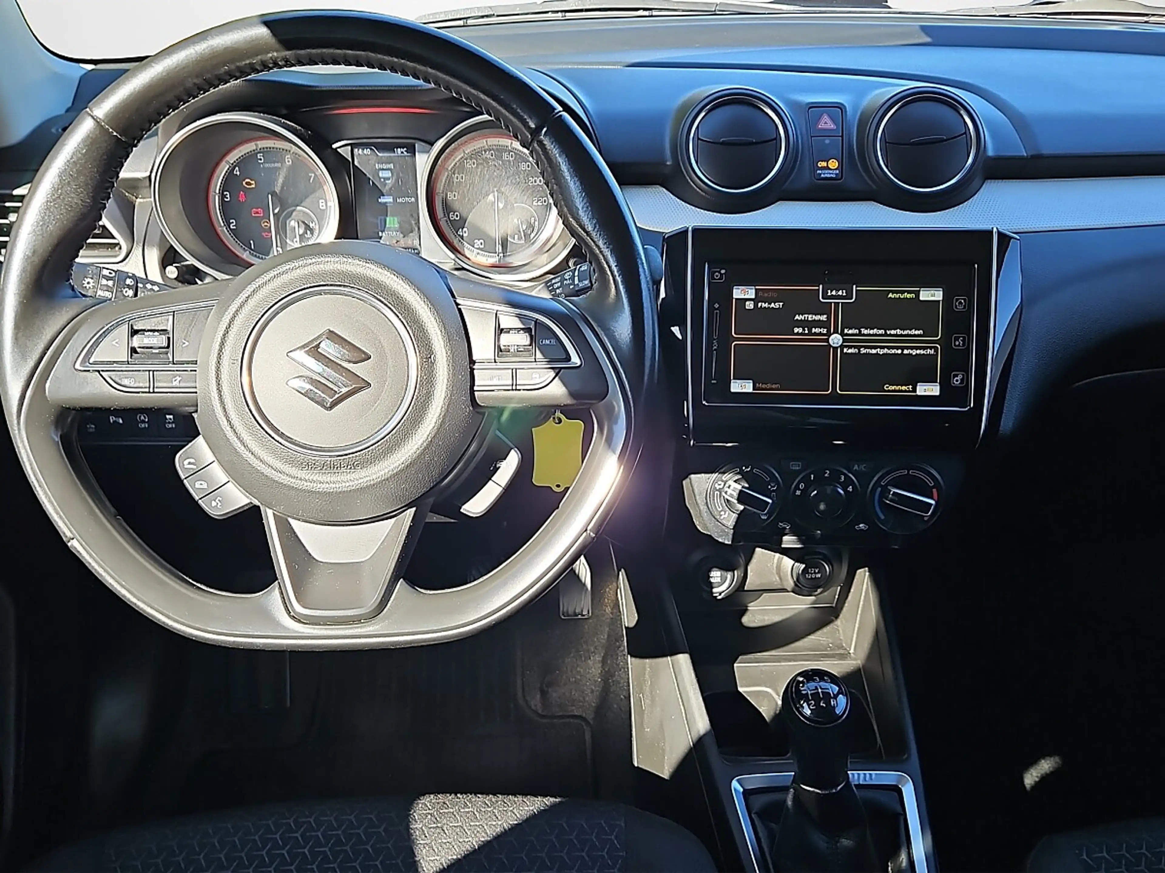 Suzuki Swift 1,2 Hybrid DualJet Allgrip Shine — photo 11