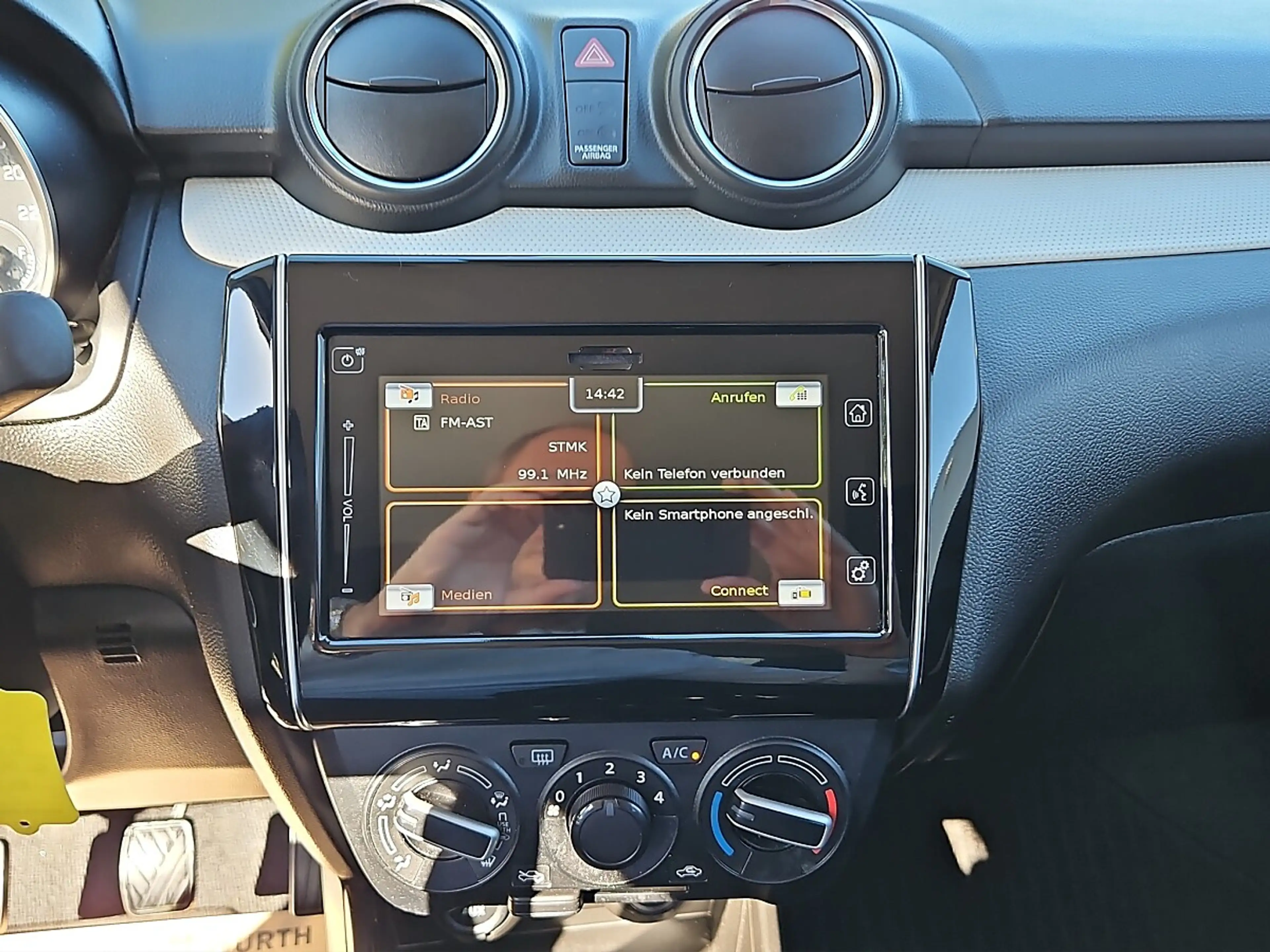 Suzuki Swift 1,2 Hybrid DualJet Allgrip Shine — photo 12