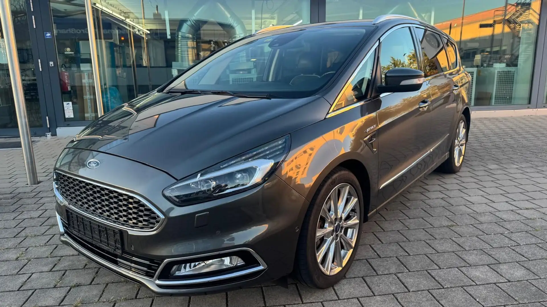 Ford S-Max S-MAX Vignale 7 Sitzer Standh Leder Navi AHK 19" Gris - 2