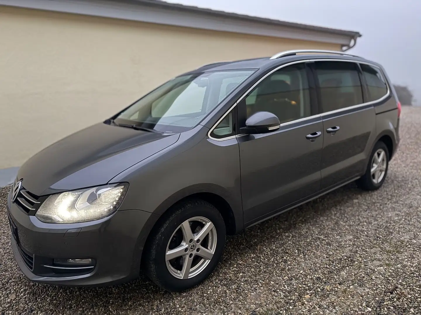 Volkswagen Sharan Highline BMT 4Motion 7 Sitze Panorama Grau - 2