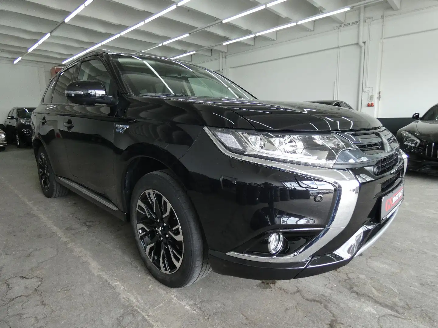 Mitsubishi Outlander 2.0 PHEV 4WD Top*LEDEWRE*NAVI*ACC* Noir - 1