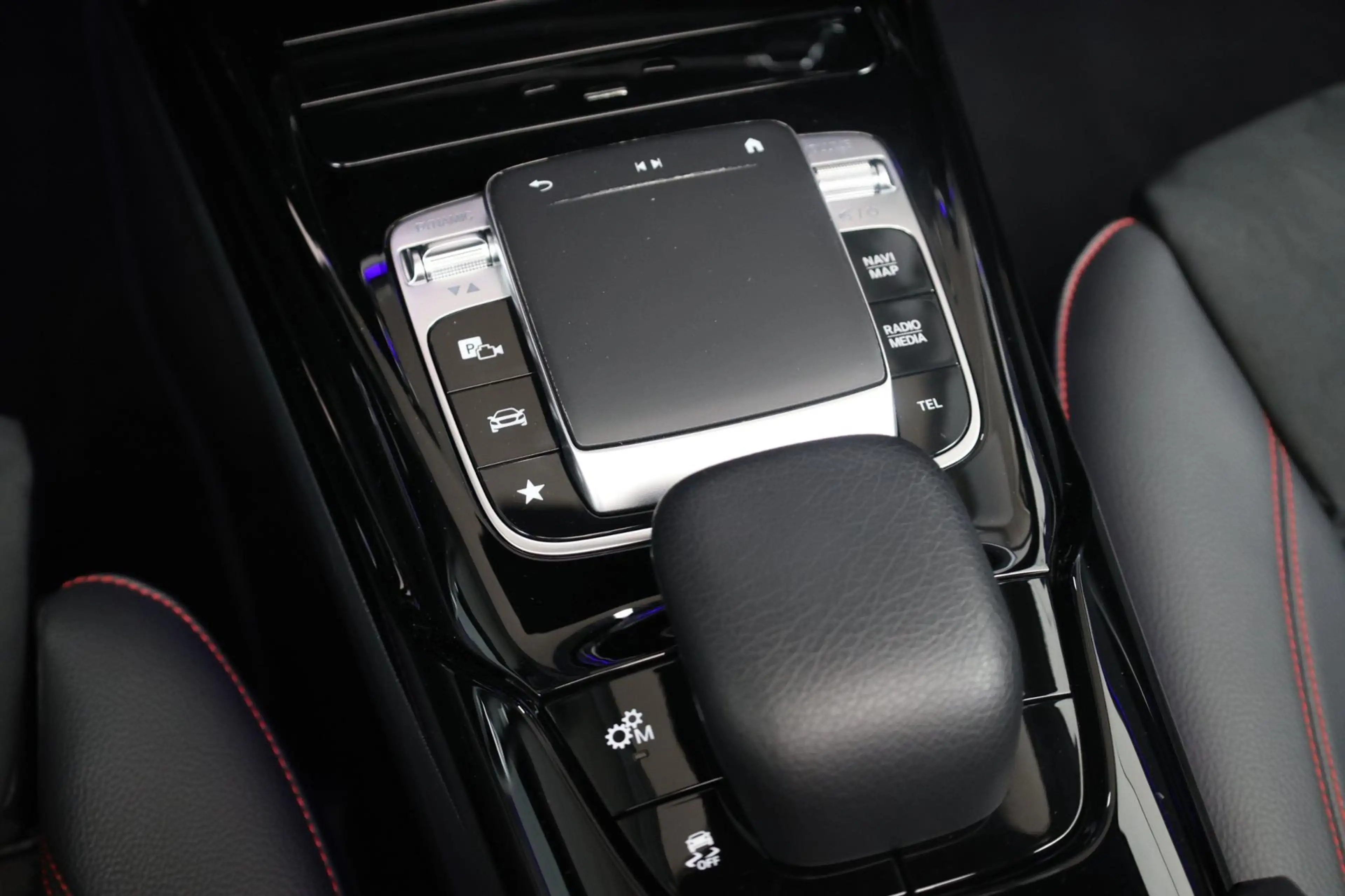 Mercedes-Benz A 45 AMG 4MATIC+ MULTIBEAM/VIRTUAL/SFEER/PANO/LEER+S.VERWAR — photo 22