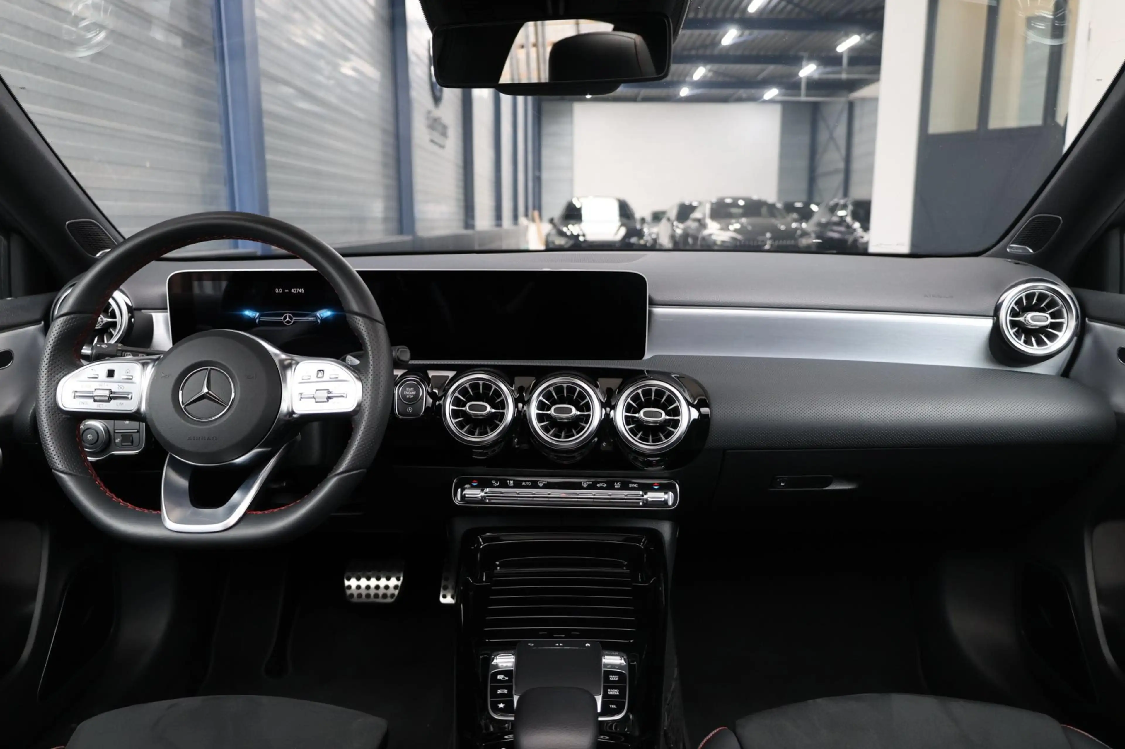Mercedes-Benz A 45 AMG 4MATIC+ MULTIBEAM/VIRTUAL/SFEER/PANO/LEER+S.VERWAR — photo 2