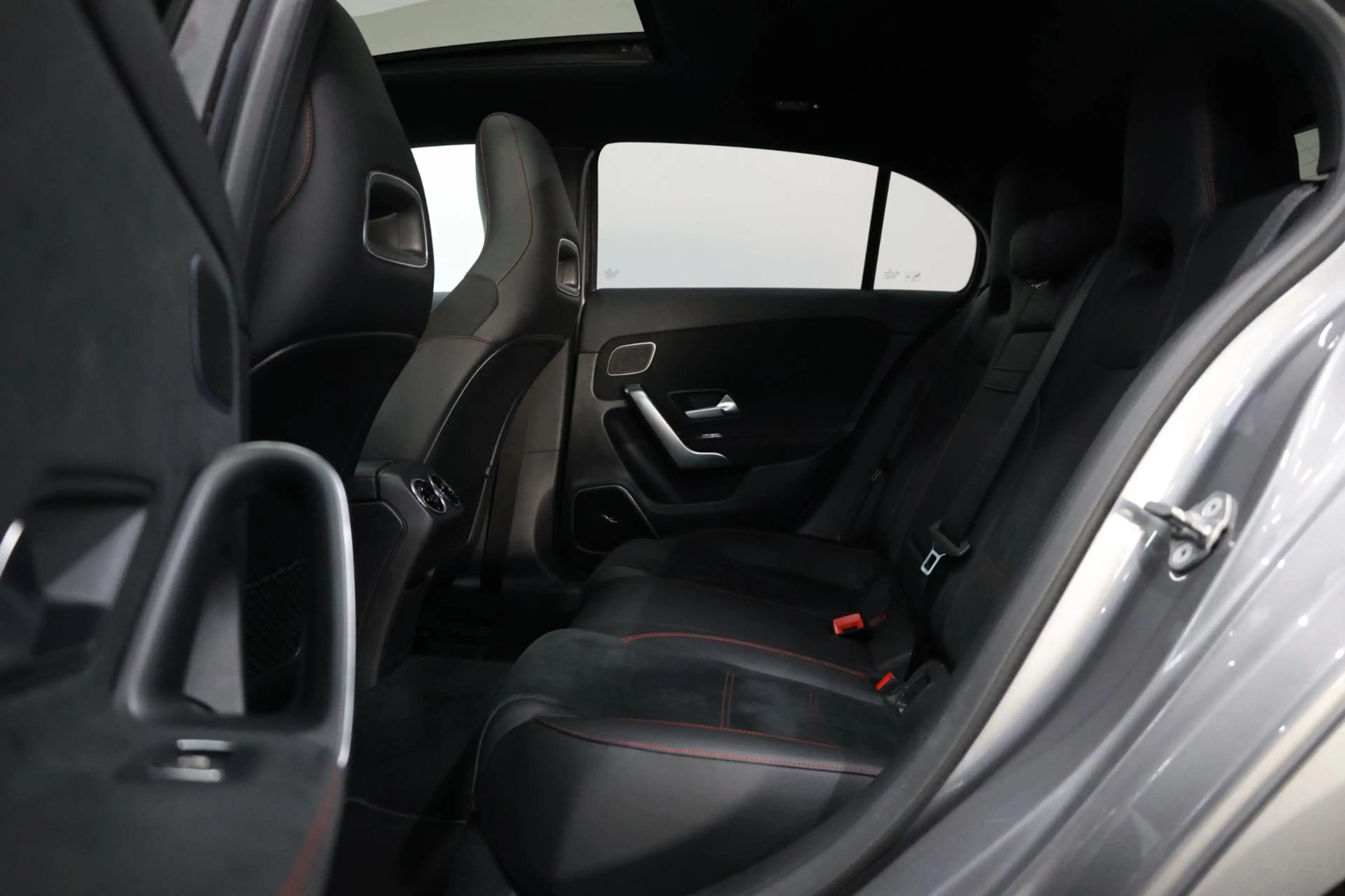 Mercedes-Benz A 45 AMG 4MATIC+ MULTIBEAM/VIRTUAL/SFEER/PANO/LEER+S.VERWAR — photo 11
