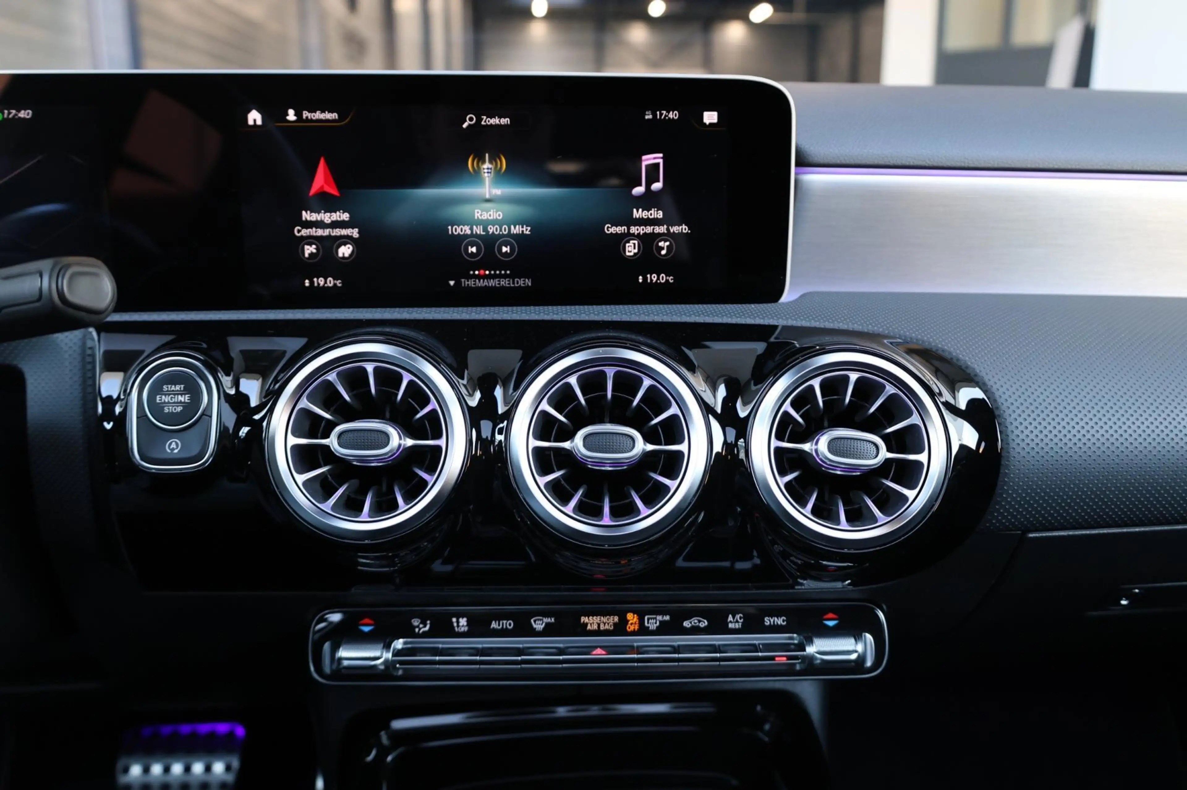 Mercedes-Benz A 45 AMG 4MATIC+ MULTIBEAM/VIRTUAL/SFEER/PANO/LEER+S.VERWAR — photo 13