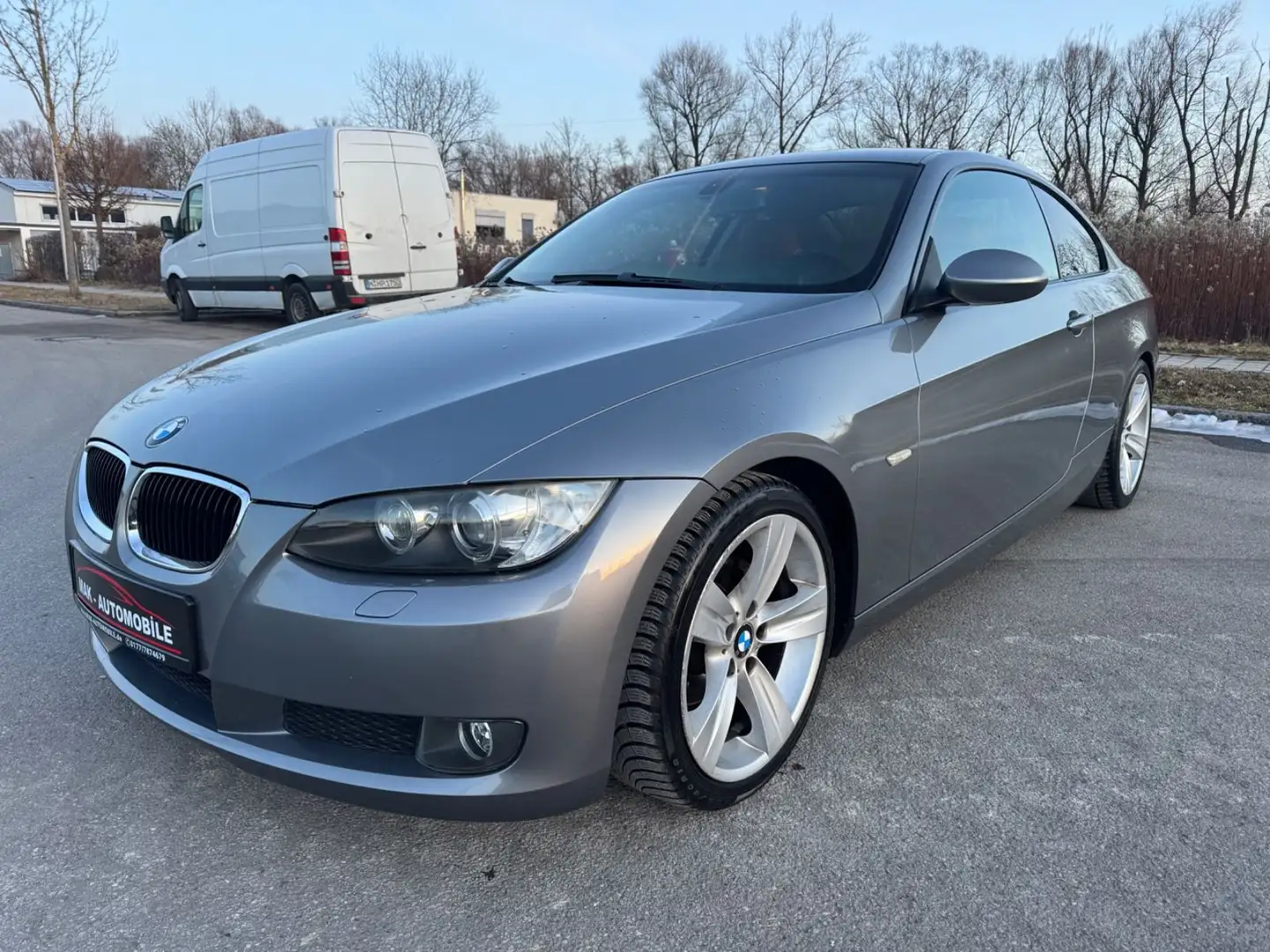 BMW 320 i Coupe Gris - 1