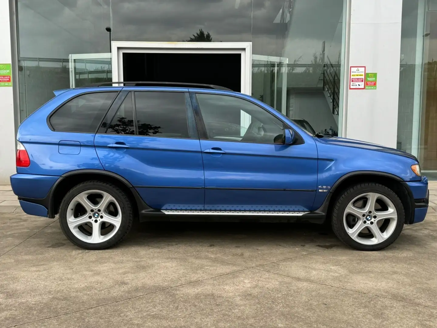 BMW X5 4.6i Blauw - 1