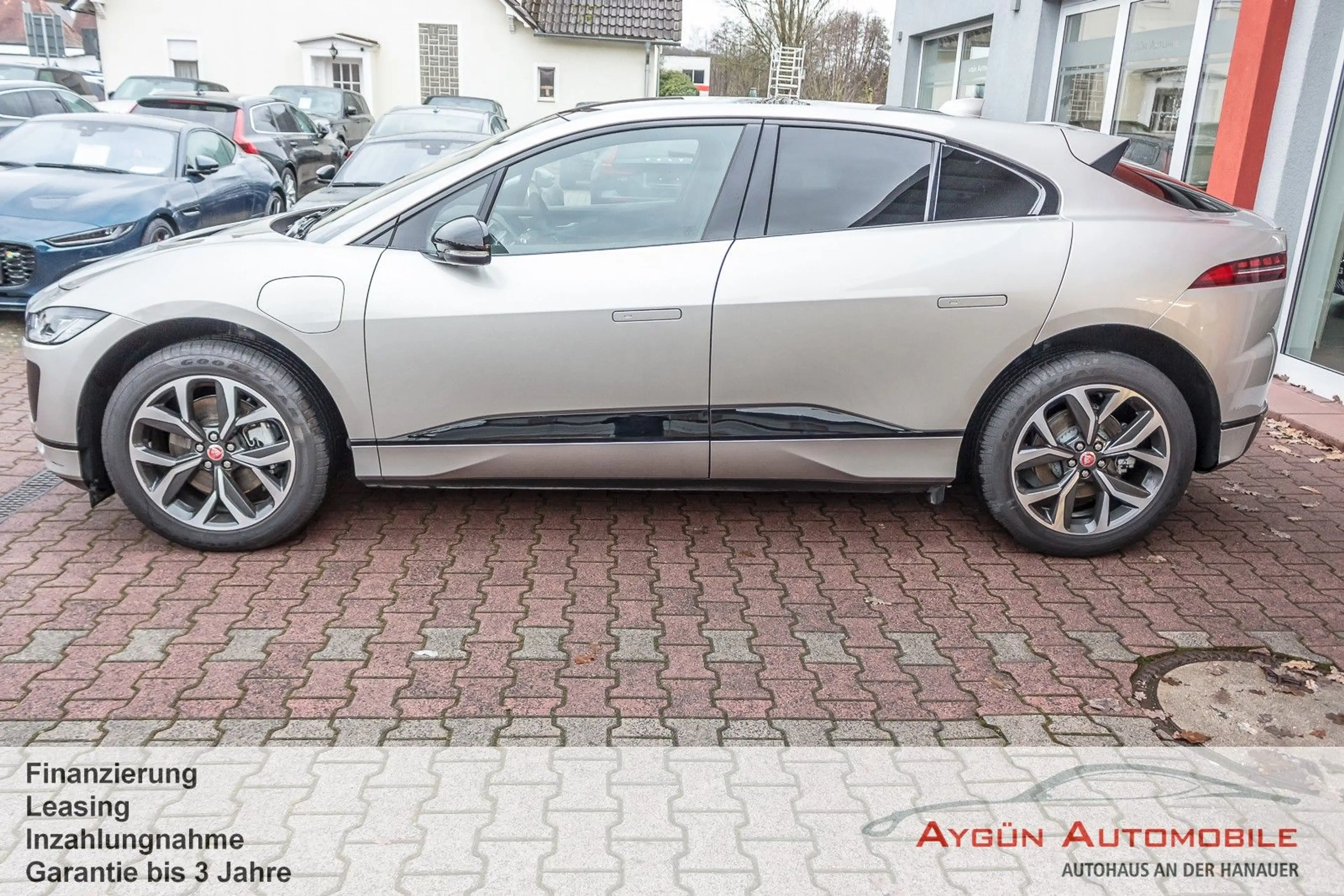Jaguar I-Pace EV400 S*Luftfahrwerk*Pano*Matrix-LED*20"* — photo 4