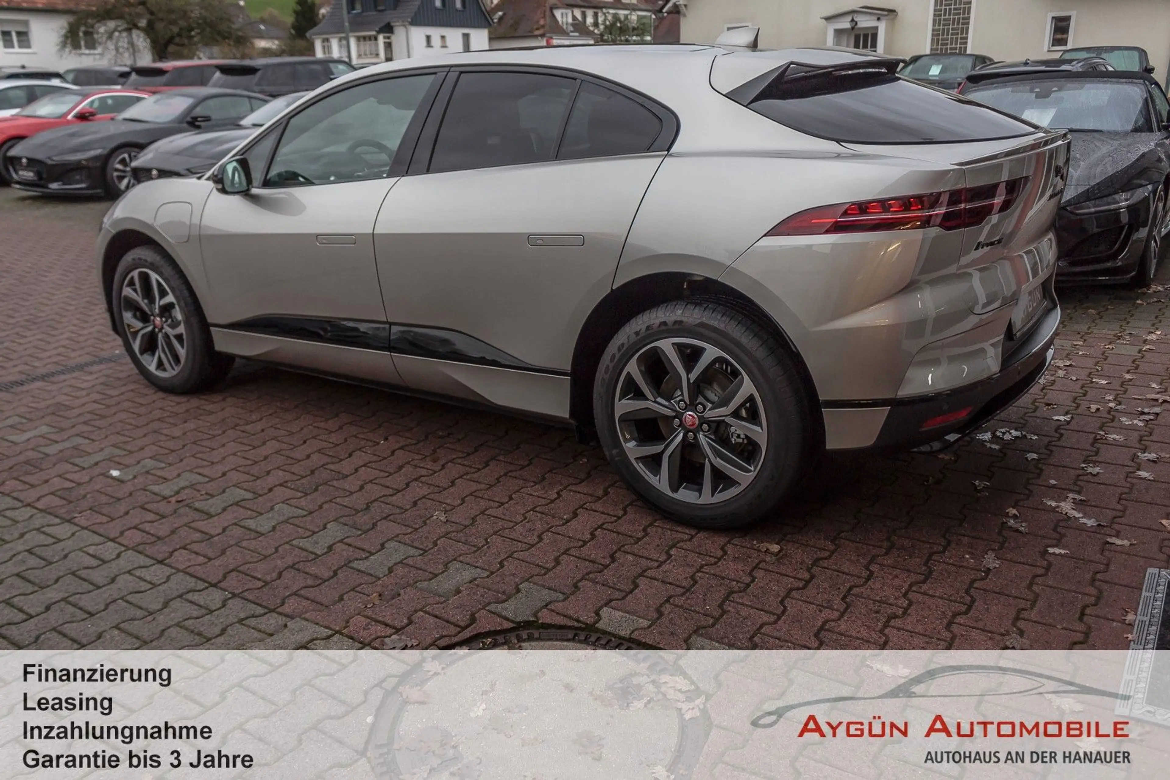 Jaguar I-Pace EV400 S*Luftfahrwerk*Pano*Matrix-LED*20"* — photo 3