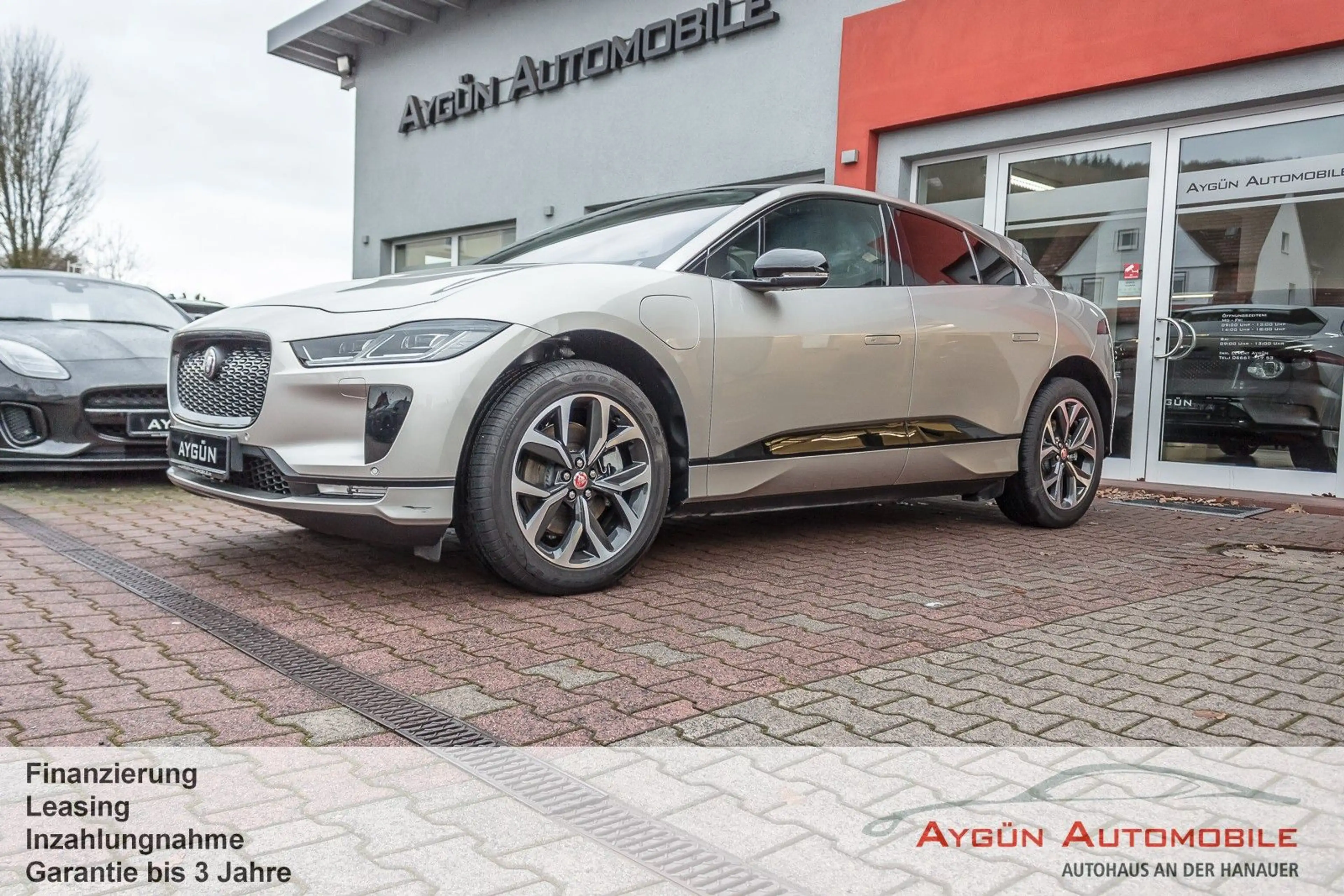 Jaguar I-Pace EV400 S*Luftfahrwerk*Pano*Matrix-LED*20"* — photo 2