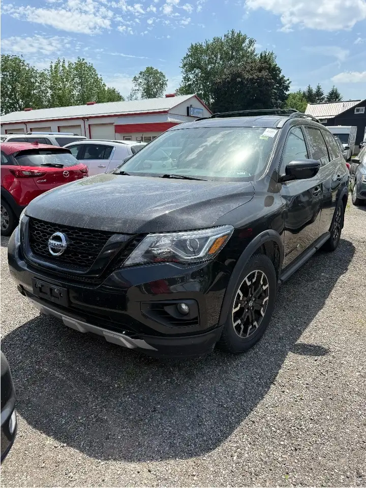Nissan Pathfinder снимка Nissan Pathfinder