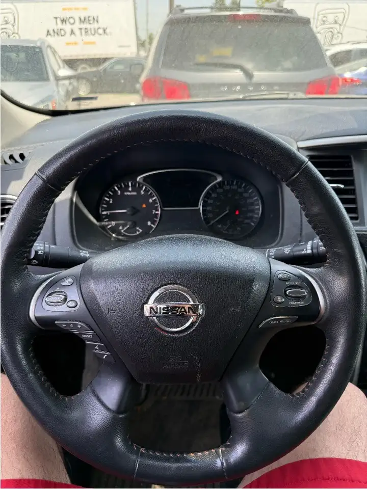 Nissan Pathfinder снимка Nissan Pathfinder