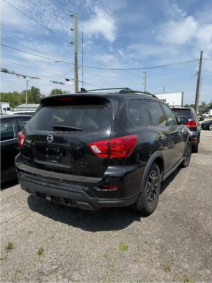 Nissan Pathfinder снимка Nissan Pathfinder
