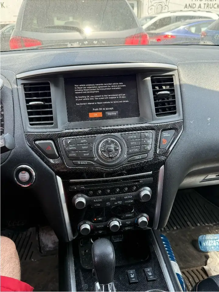 Nissan Pathfinder снимка Nissan Pathfinder