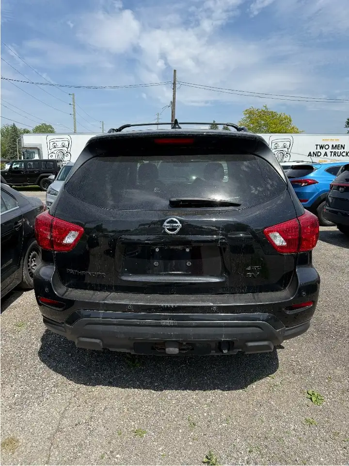 Nissan Pathfinder снимка Nissan Pathfinder
