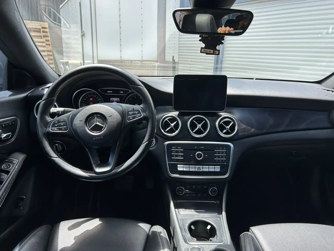 Mercedes-Benz CLA photo Mercedes-Benz CLA