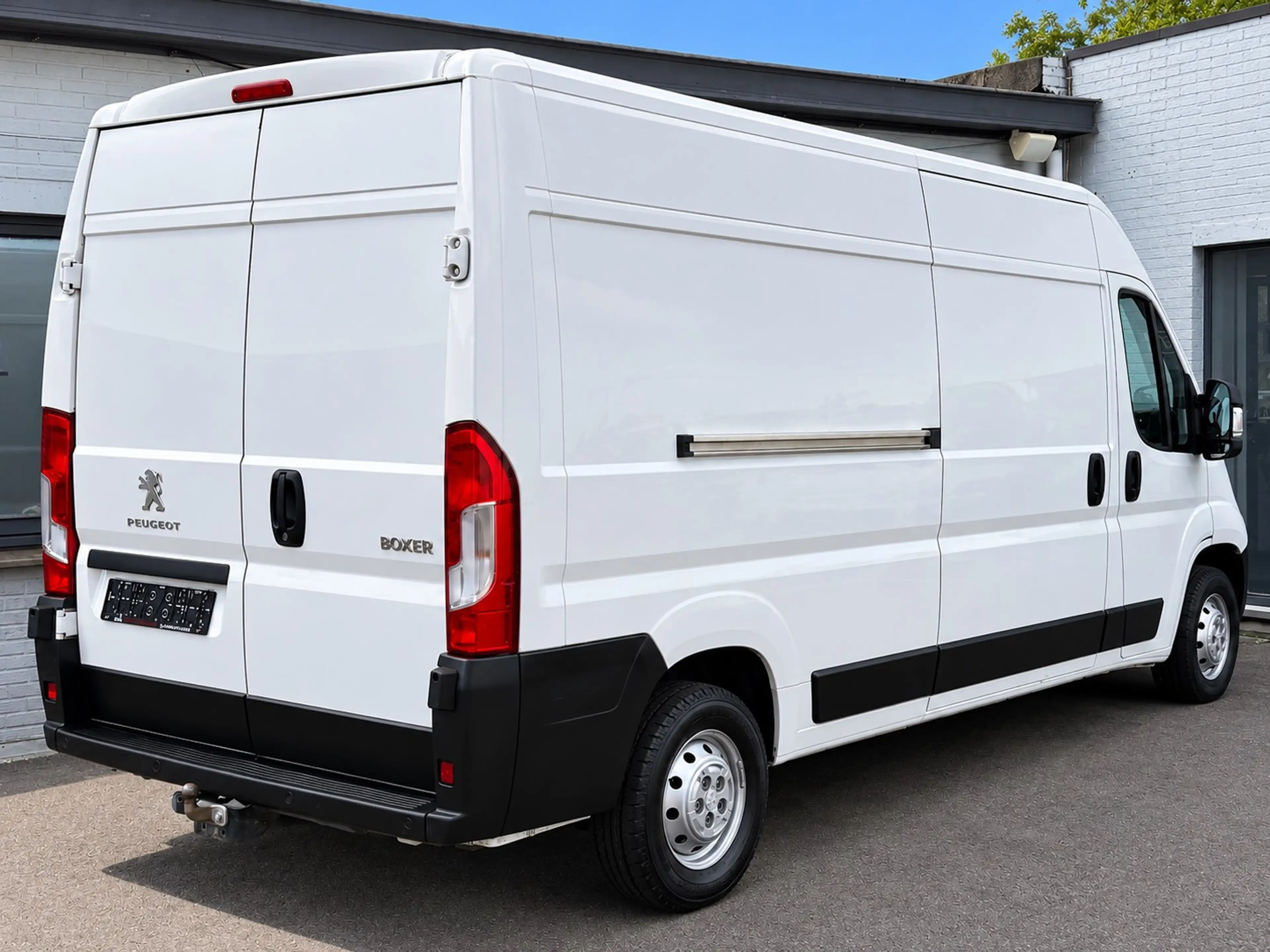 Peugeot Boxer 2.0 BlueHDi L3H2 Premium Pack S/S — photo 3