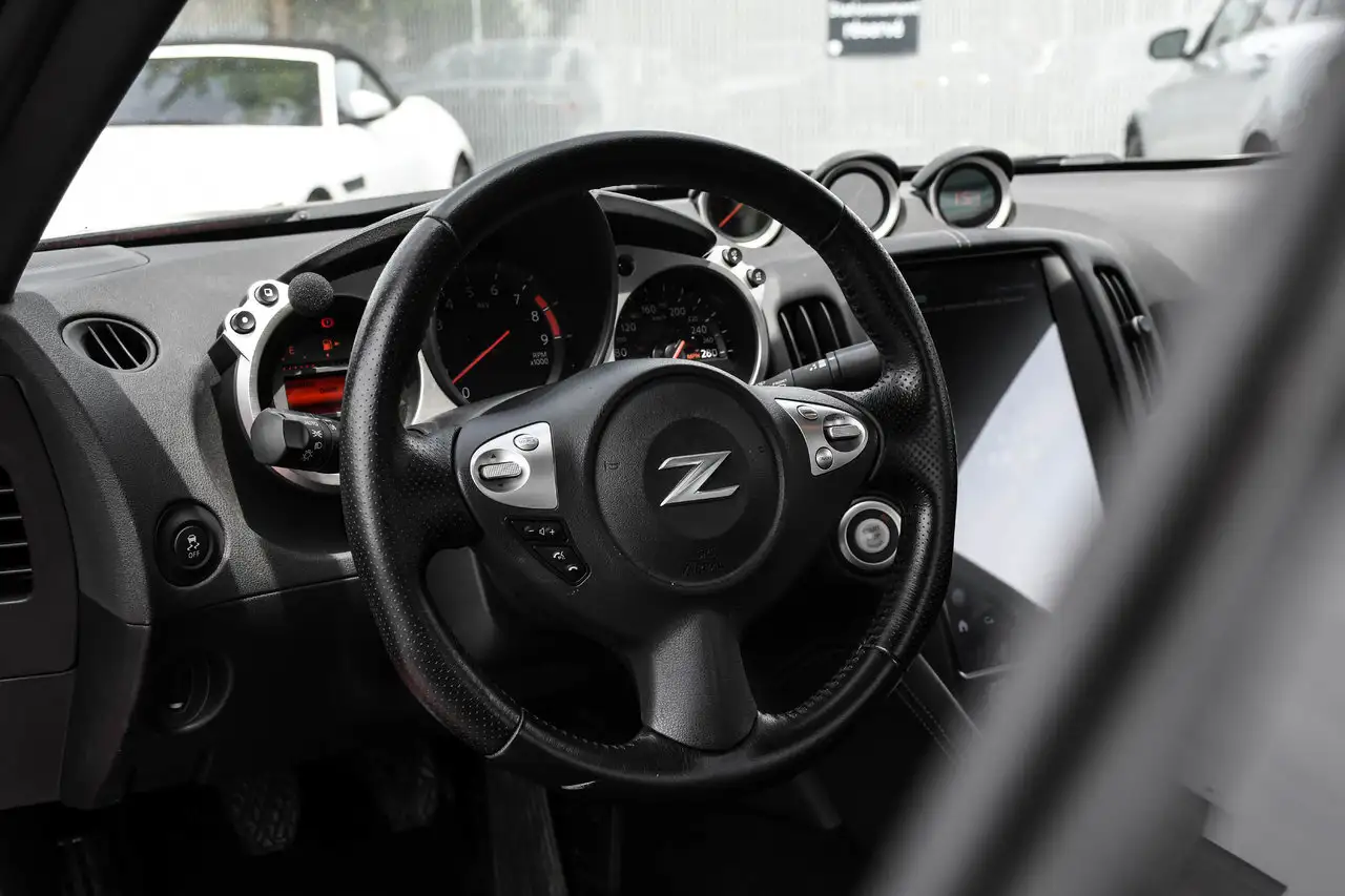 Nissan 370Z снимка Nissan 370Z
