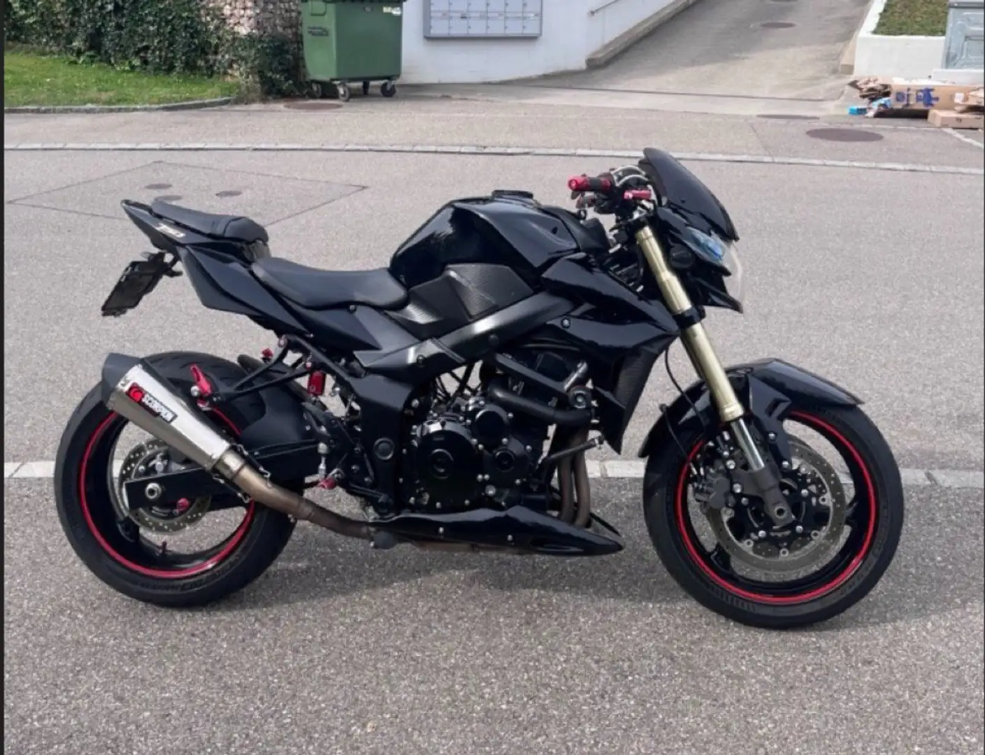 Suzuki GSR 750 Fekete - 1