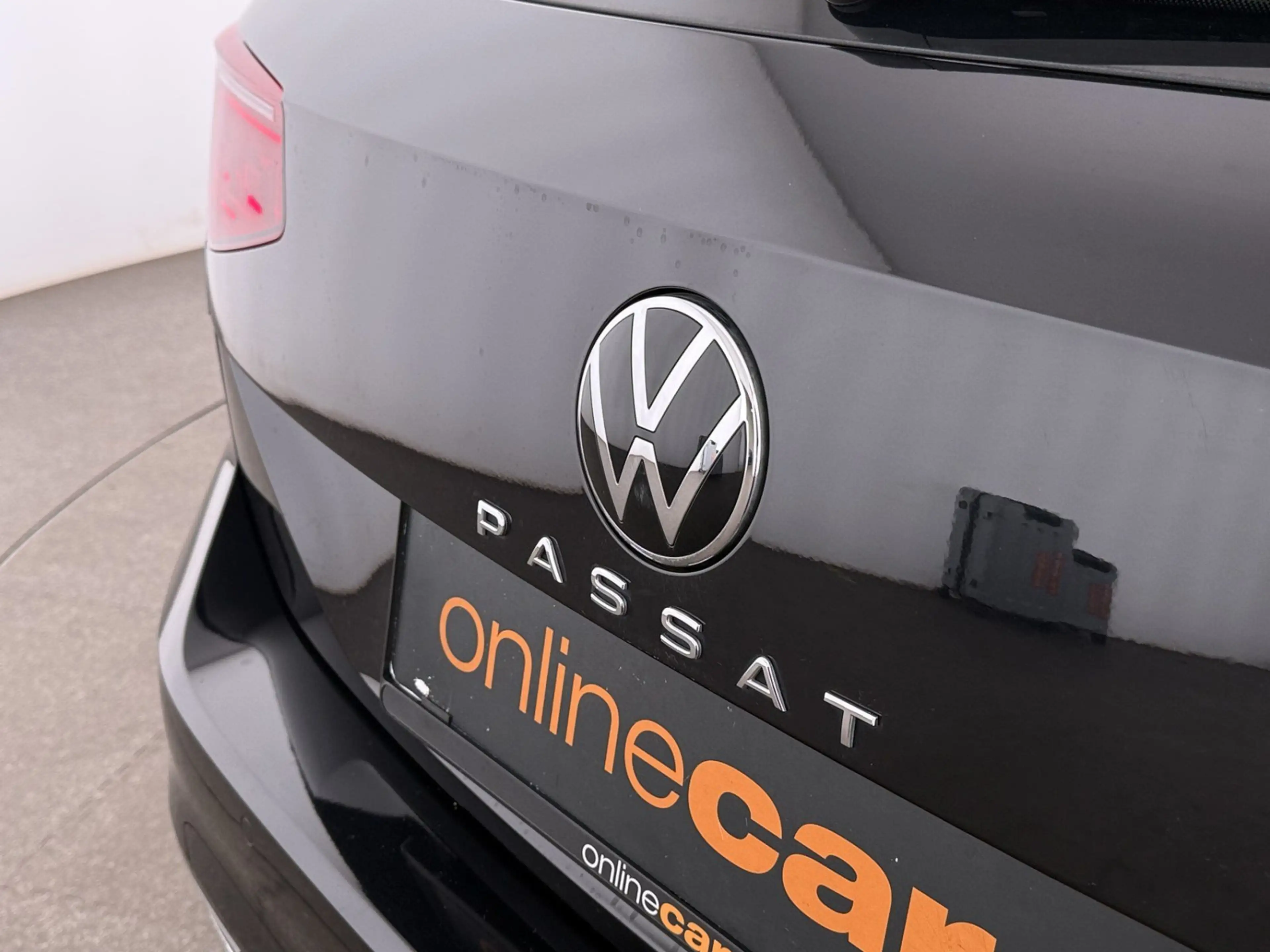 Volkswagen Passat Variant 2.0 TDI Elegance Aut MATRIX RADAR — photo 11