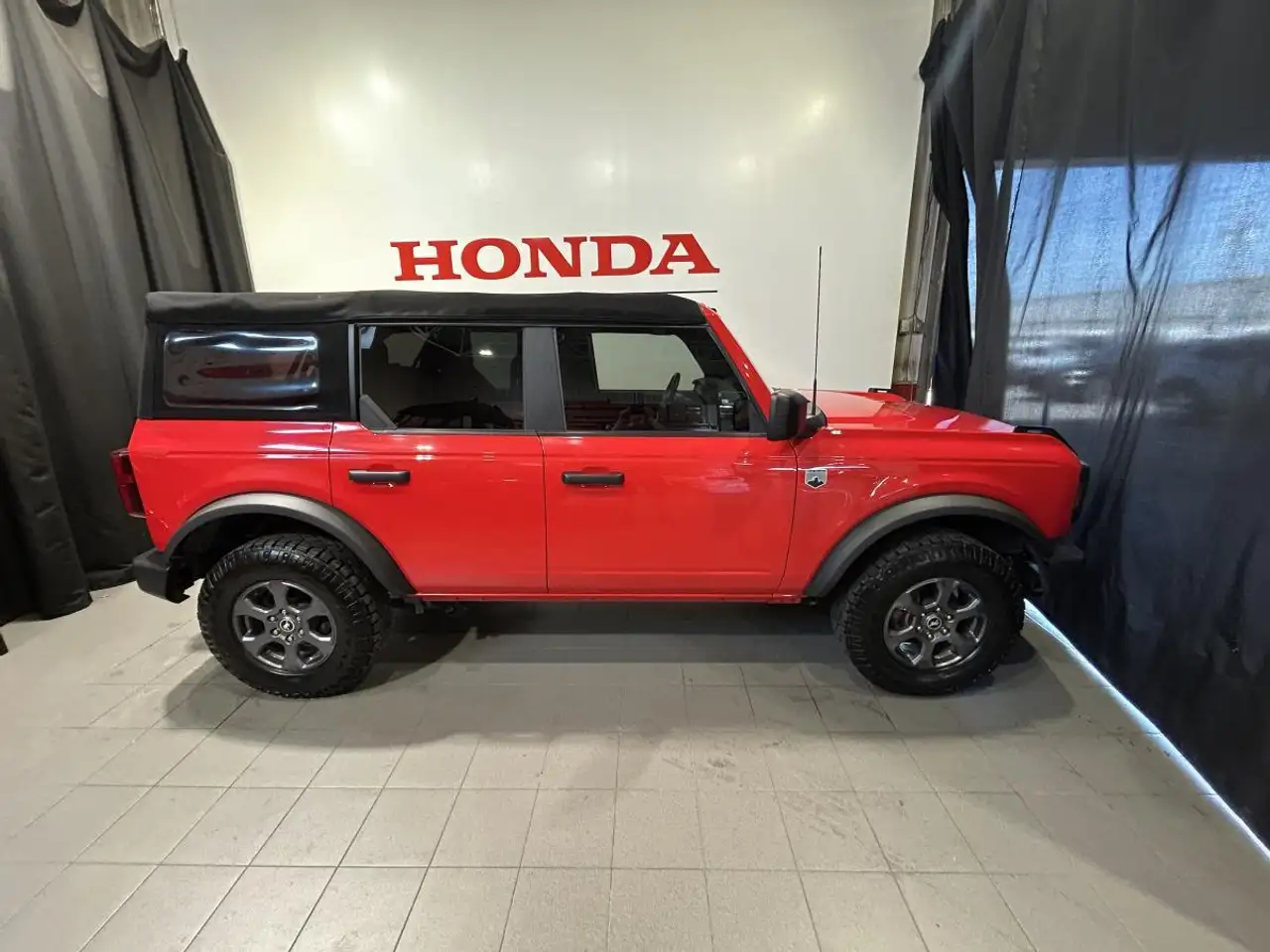 Ford Bronco photo Ford Bronco