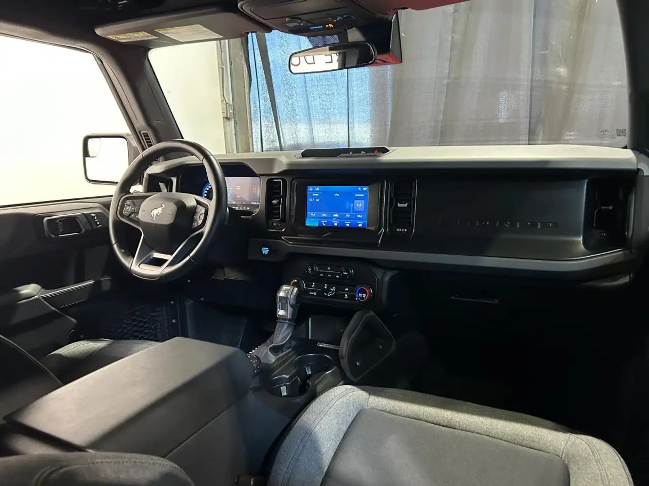 Ford Bronco photo Ford Bronco