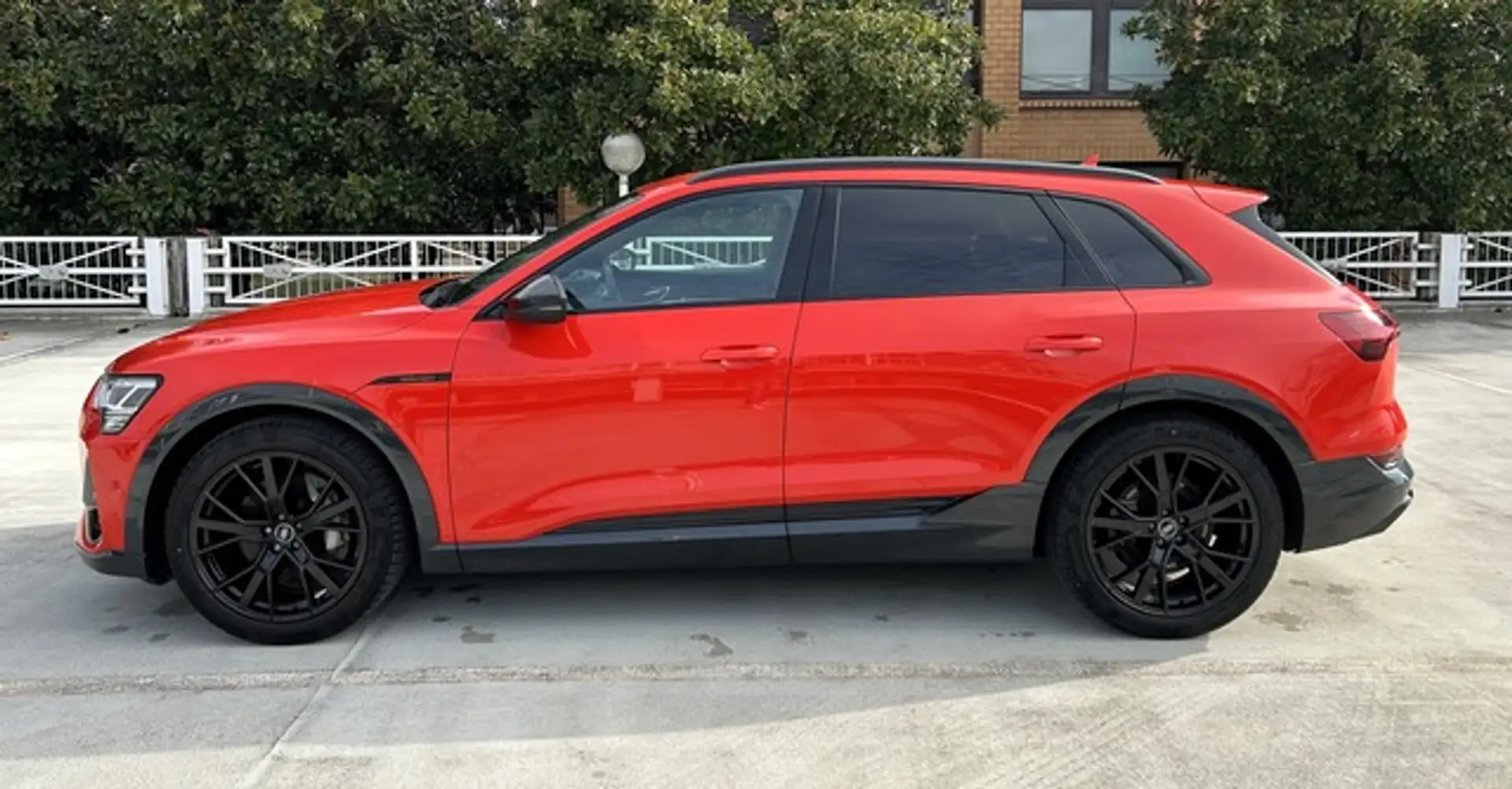 Audi e-tron 55 quattro S line NP: 111T¤ Rot - 2