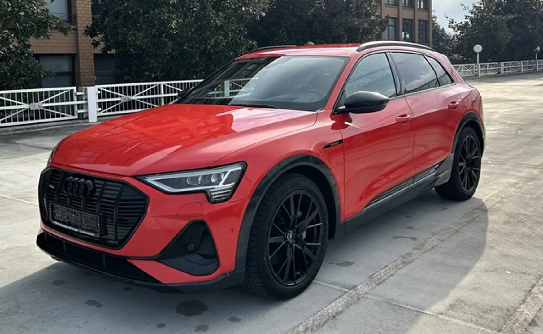 Audi e-tron 55 quattro S line NP: 111T¤ Rot - 1