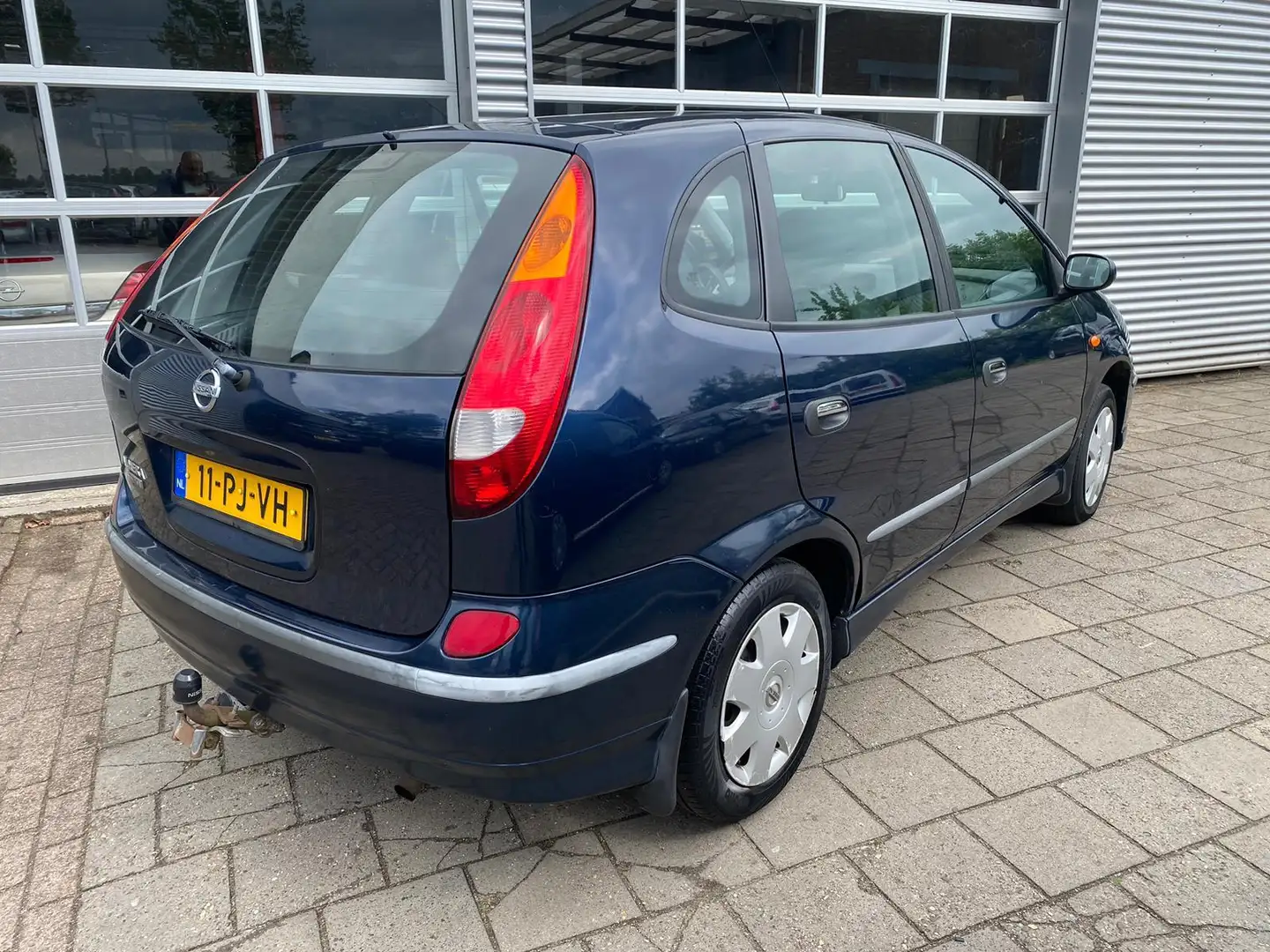 Nissan Almera Tino 1.8 Acenta Blauw - 2