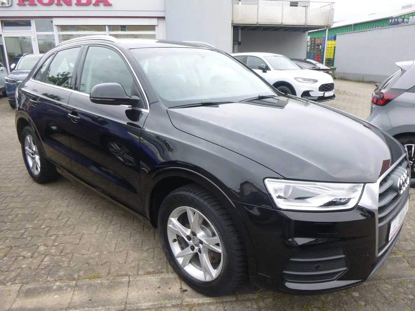 Audi Q3 2.0 TFSI quattro S tronic sport Noir - 2