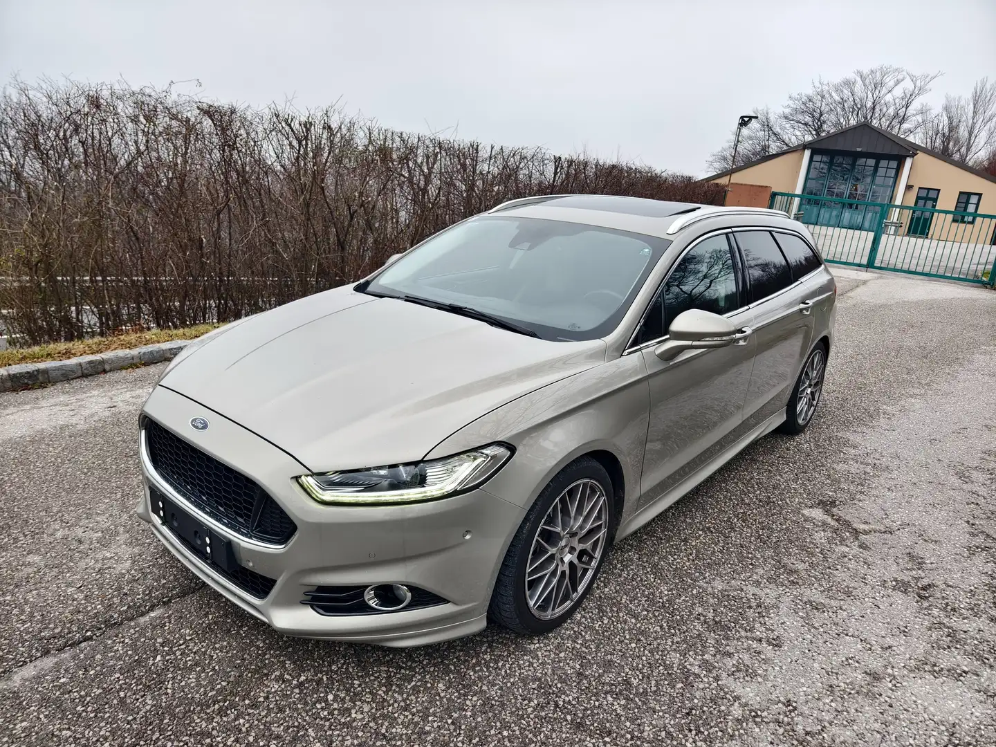 Ford Mondeo // TOP GEPFLEGT-LIEBHABER ZUST. Titanium 2,0 TDCi Grau - 1