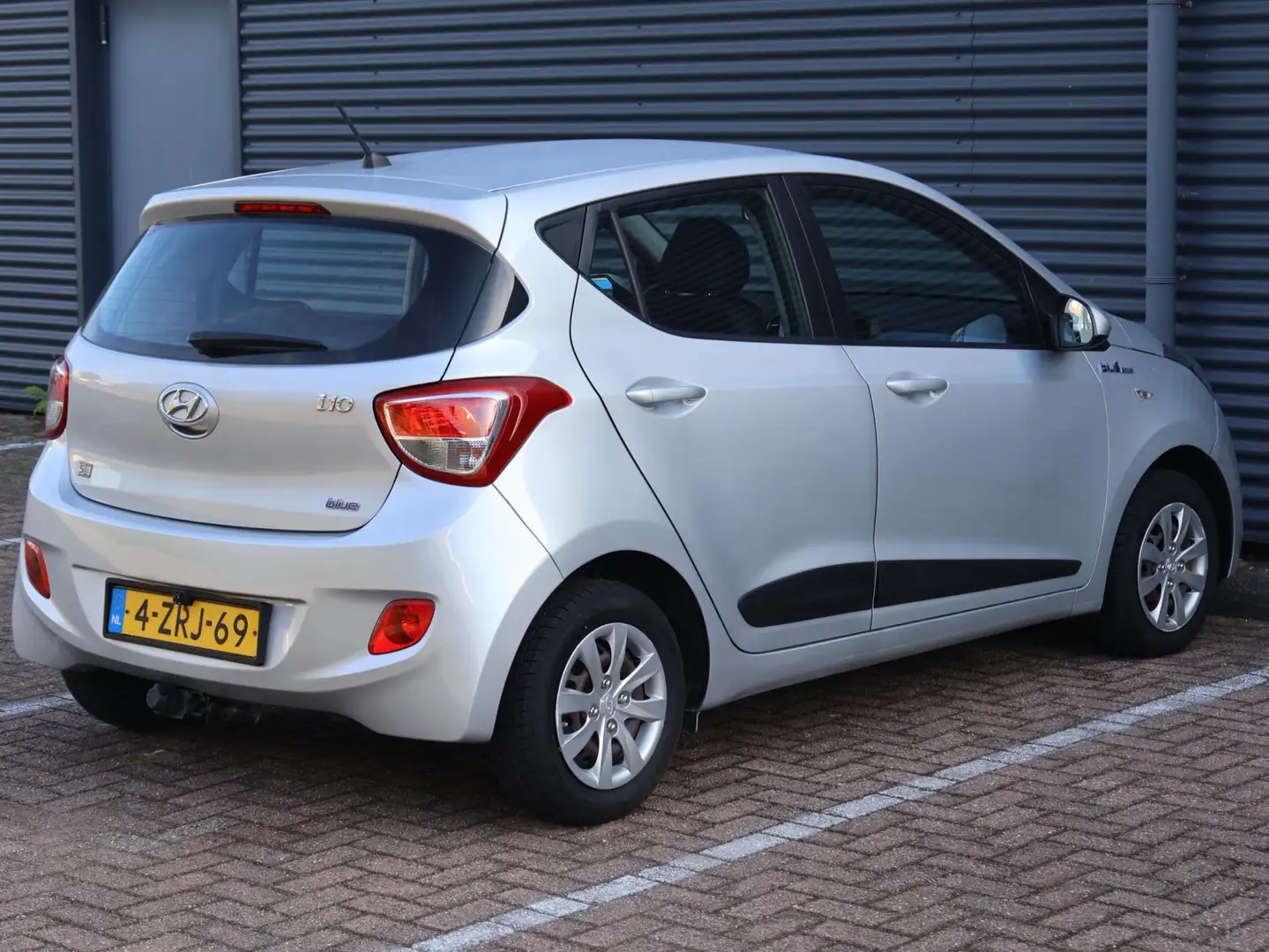 Hyundai i10 1.0i i-Motion Comfort|Camera|Carplay|Airco|Cruise| Grijs - 2