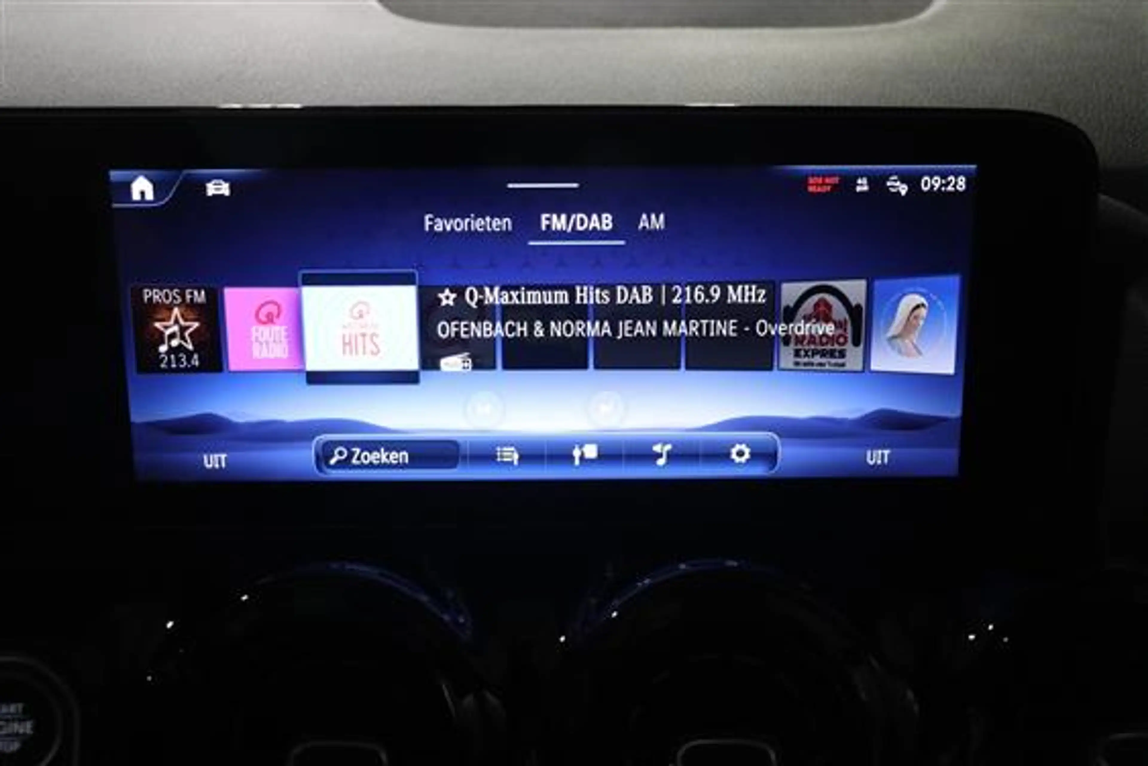 Mercedes-Benz B 180 ESSENTIAL LINE MHEV — photo 11