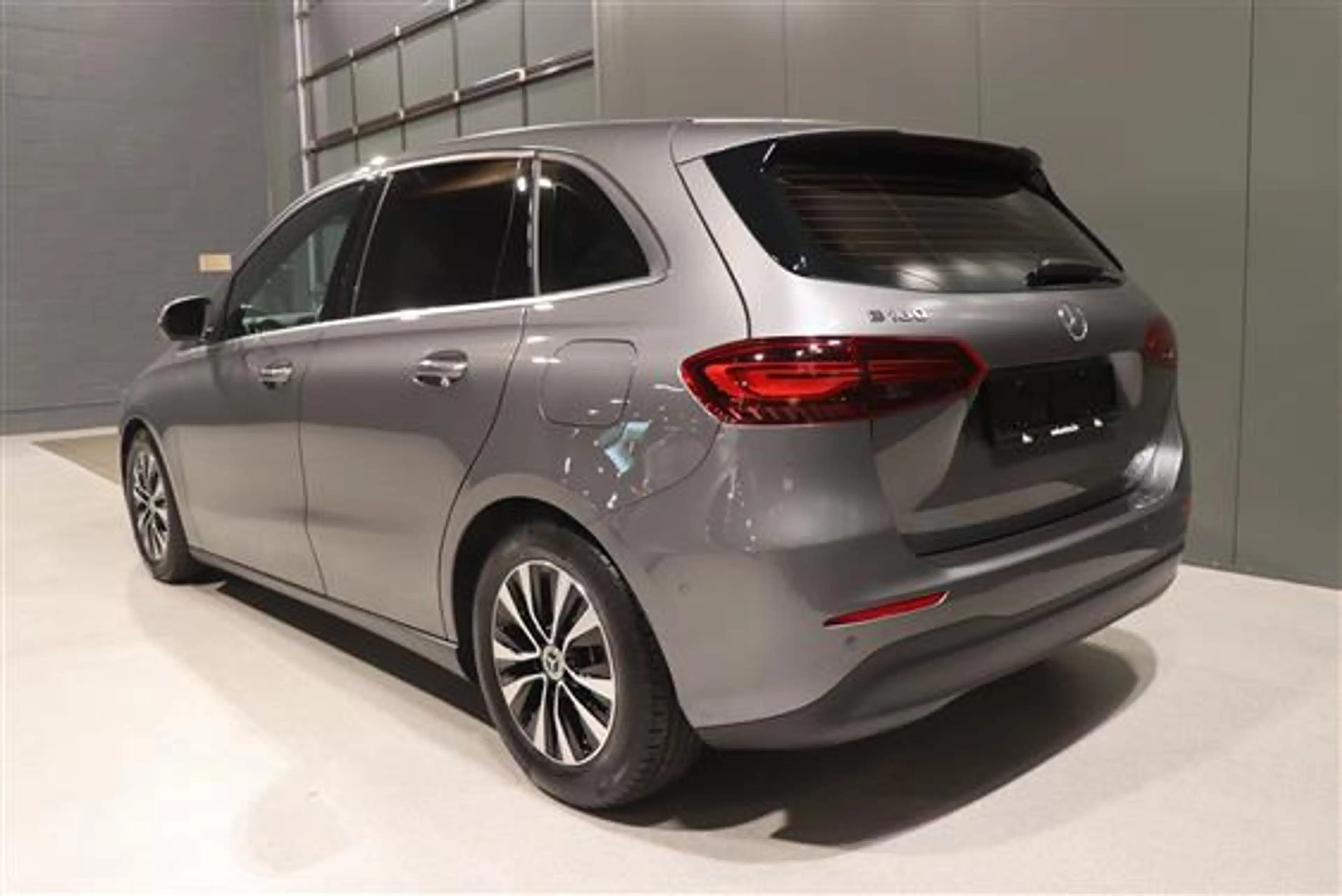 Mercedes-Benz B 180 ESSENTIAL LINE MHEV — photo 4