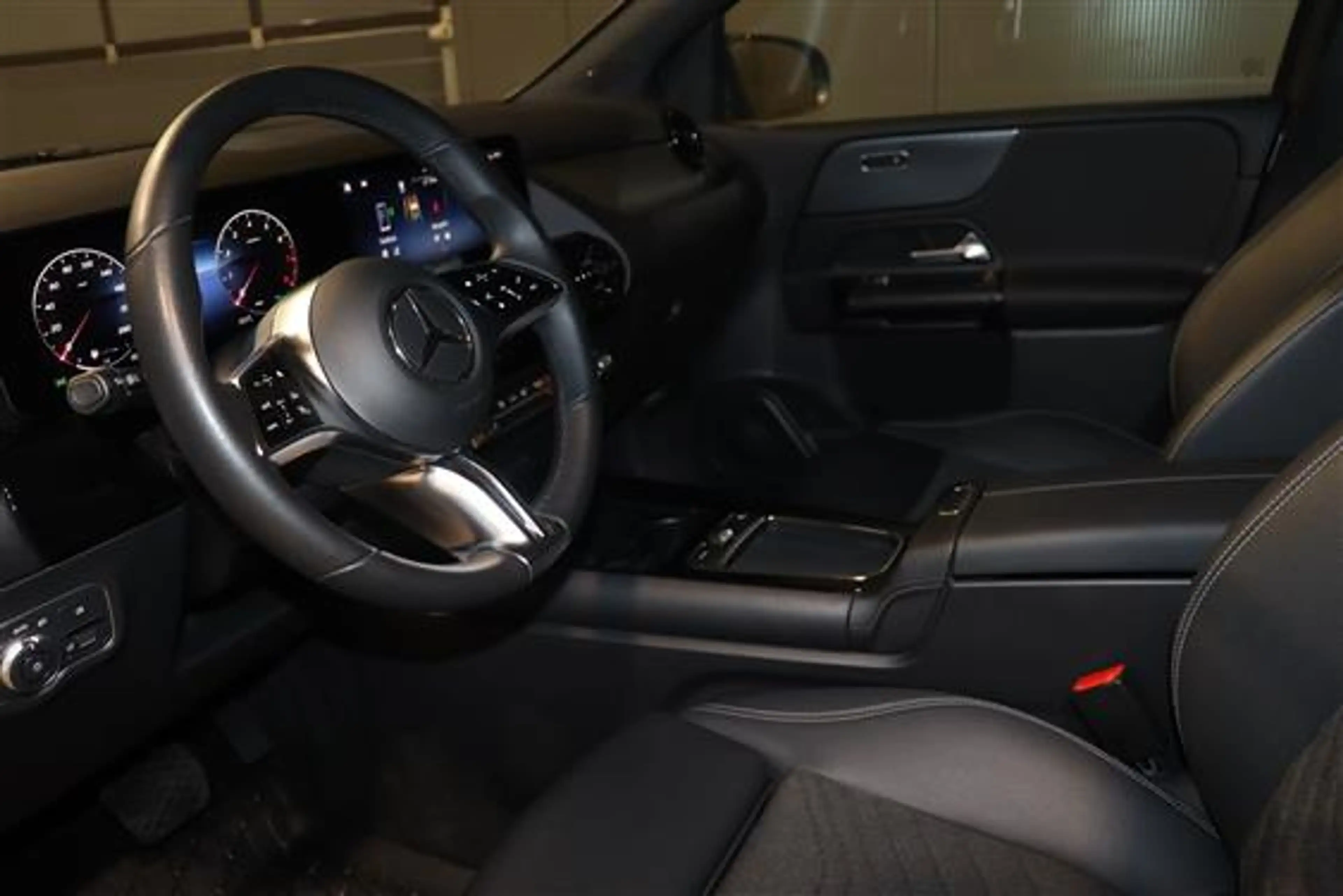 Mercedes-Benz B 180 ESSENTIAL LINE MHEV — photo 9