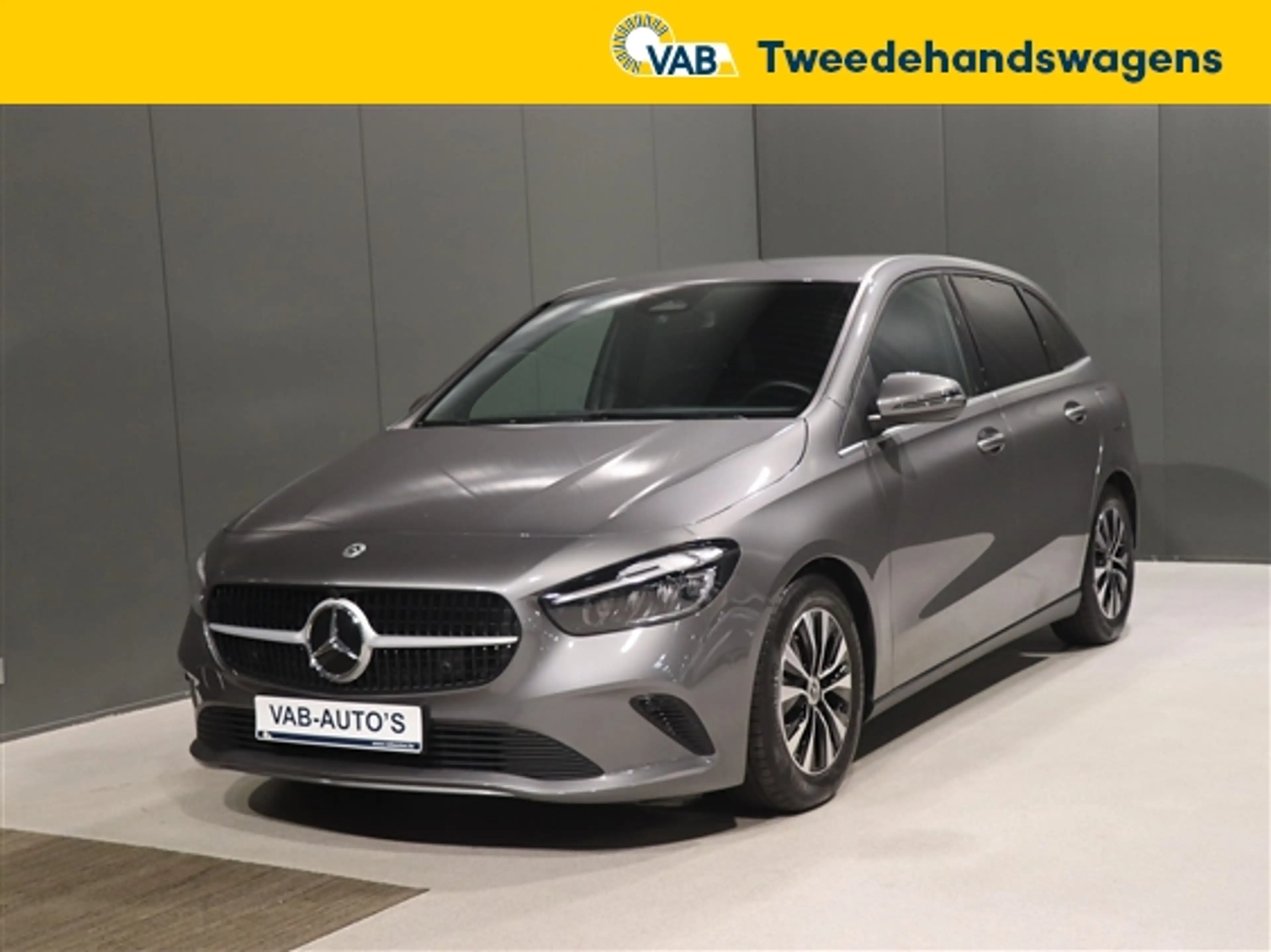 Mercedes-Benz B 180 ESSENTIAL LINE MHEV