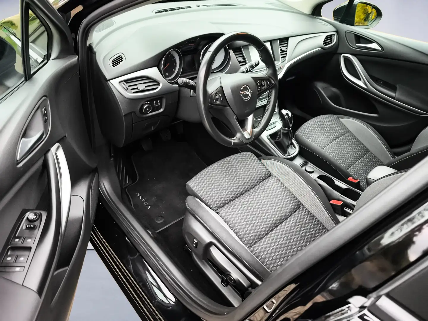 Opel Astra Sports Tourer 1.2 Edition (111 PK) Dealer-Onderh. Nero - 2