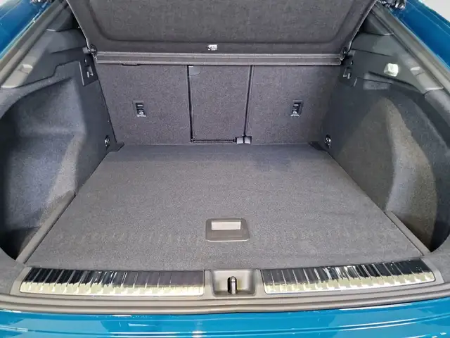 Audi Q3 view 14