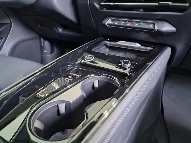 Audi Q3 view 10