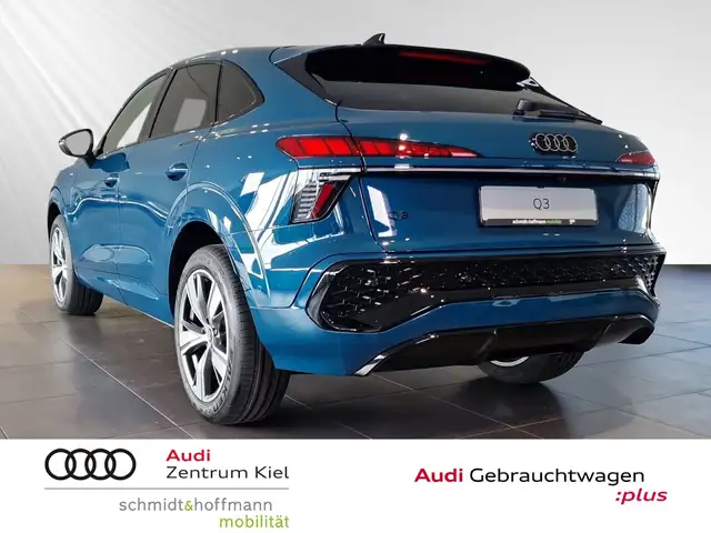 Audi Q3 view 4