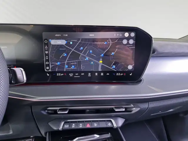Audi Q3 view 9