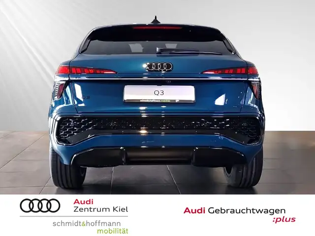 Audi Q3 view 5