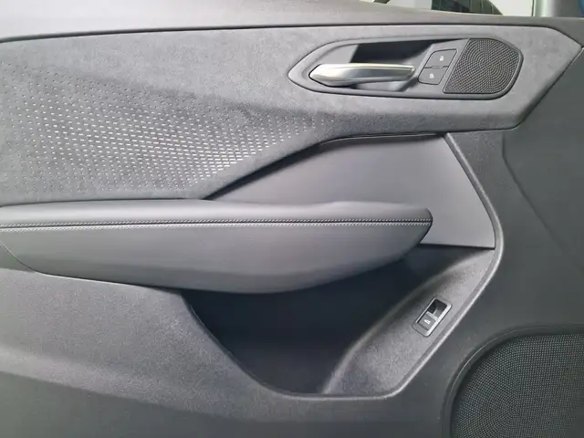 Audi Q3 view 13