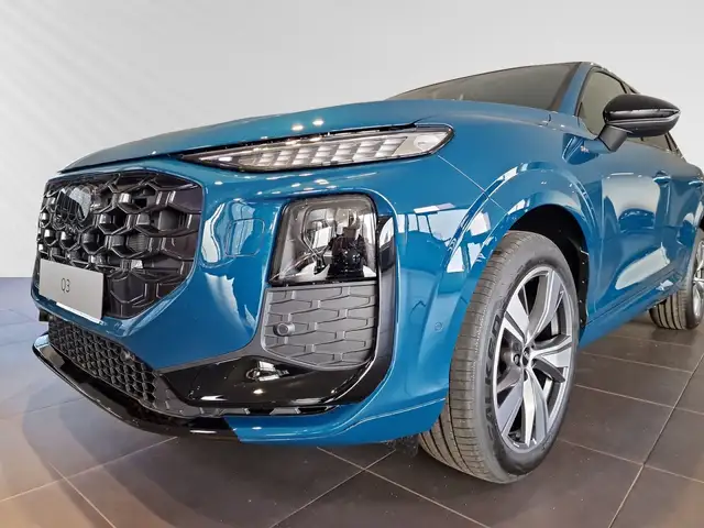 Audi Q3 view 6