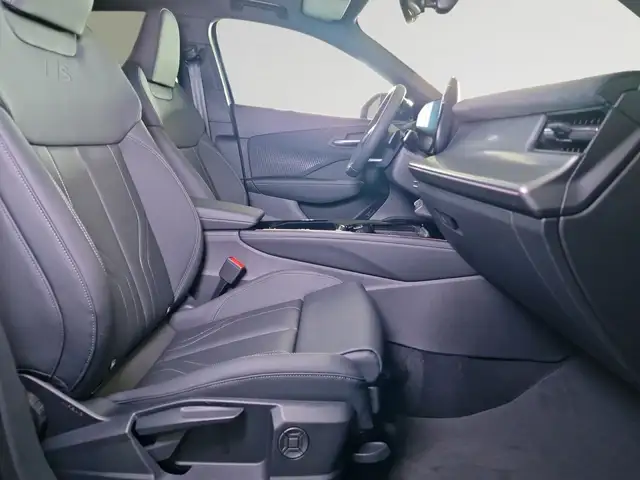 Audi Q3 view 11